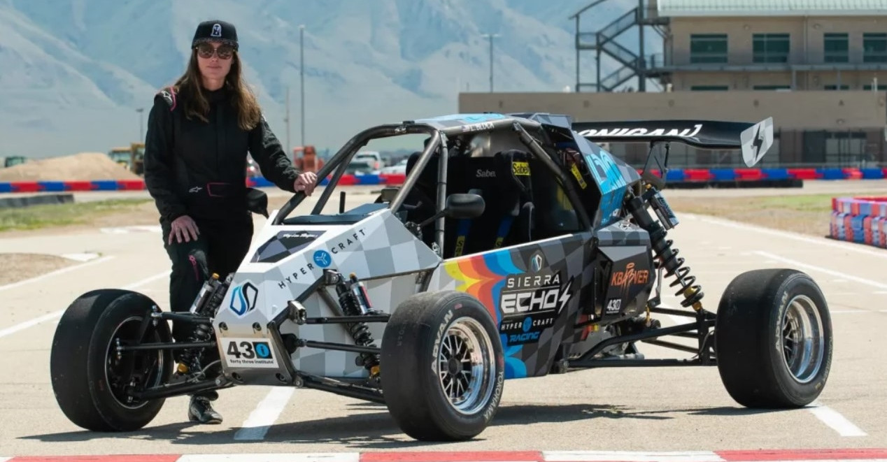 Lucy Block ภรรยาของ Ken Block เตรียมซิ่งรถบักกี้ไฟฟ้า ที่ Pikes Peak
