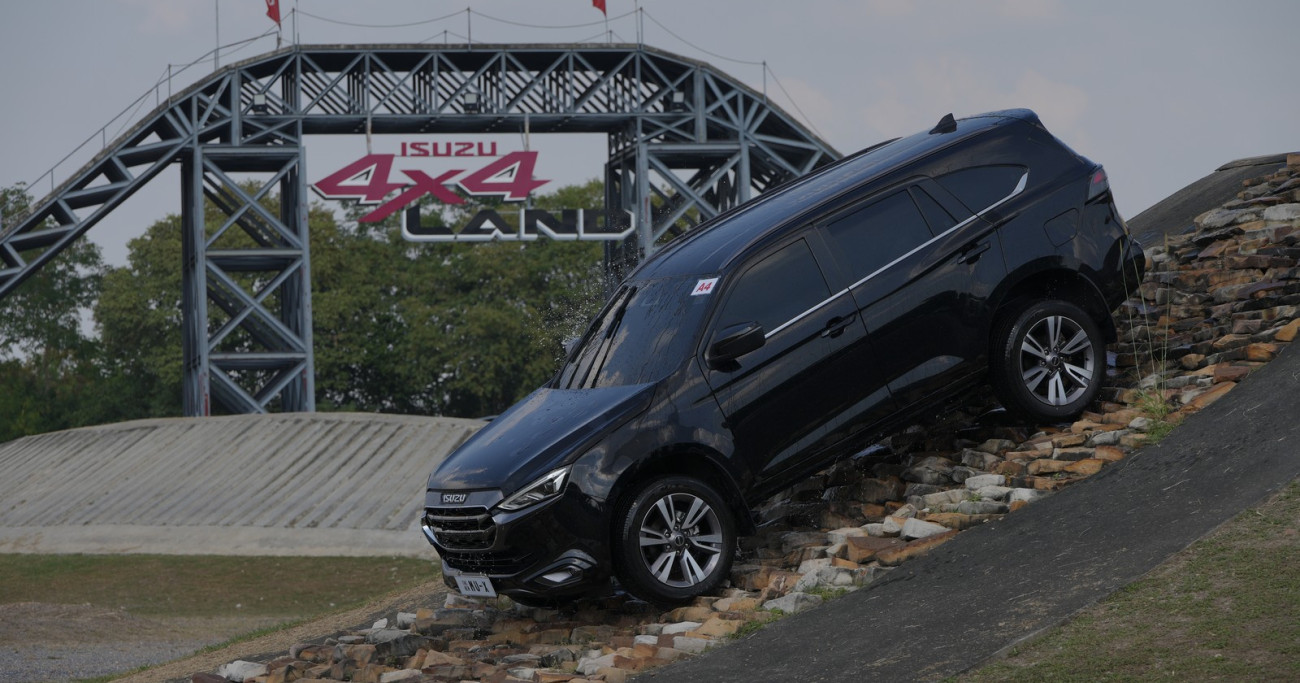 อีซูซุเปิดสนาม Isuzu 4x4 Land พาลูกค้ามิว-เอ็กซ์ร่วมกิจกรรม “Isuzu MU-X The Exclusive Dining & Aroma Workshop “Be Uncharted…Be Dazzling”