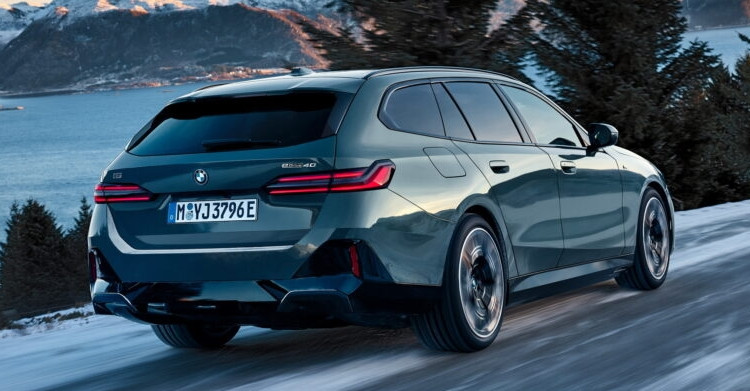 เผยแล้วรถไฟฟ้า BMW i5 และ 5-Series Touring ปี 2025 แรงสุด 593 แรงม้า