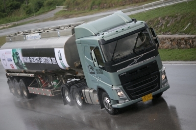 วอลโว่ ทรัคส์ ได้นักขับมือทองจาก FuelWatch 2015 เป็นตัวแทนไทยสู่สนาม APAC Final