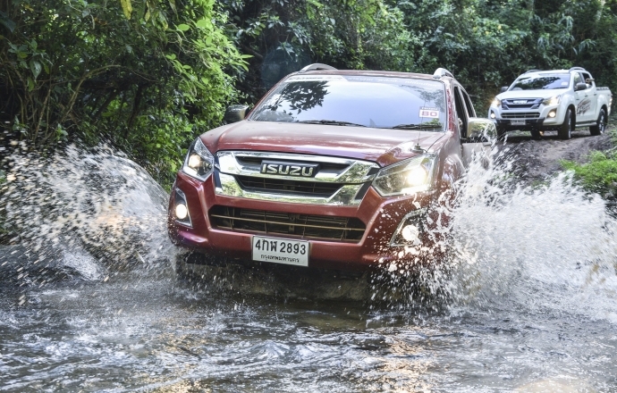 คาราวาน “ISUZU V-Cross พลังดี...เปลี่ยนโลก” นำพาธารน้ำใจสู่โรงเรียนบ้านแม่สะเต อำเภออมก๋อย จังหวัดเชียงใหม่