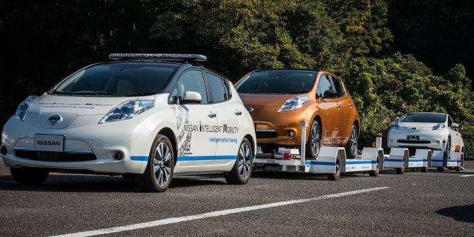 Nissan Leaf โชว์ลากรถด้วยระบบขับอัตโนมัติ