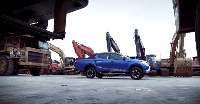 Mitsubishi Triton 2.4L MIVEC โชว์พละกำลัง ลากเจ้ารถบรรทุกยักษ์ น้ำหนักกว่า 31 ตัน