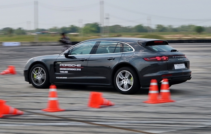 Hands On: สัมผัสยนตรกรรมซาลูน Porsche Panamera 4 E-Hybrid Sport Turismo ใหม่ อีกที่สุดของความหรูหราและเร้าใจ