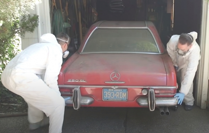 เคยไม่ล้างรถนานแค่ไหน? พาไปชม Mercedes-Benz 280 SL ที่ไม่ได้ล้างมากว่า 37 ปี