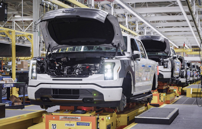 ฟอร์ดเริ่มผลิตรถไฟฟ้า Ford F-150 Lightning ที่โรงงาน Rouge Plant แล้ว