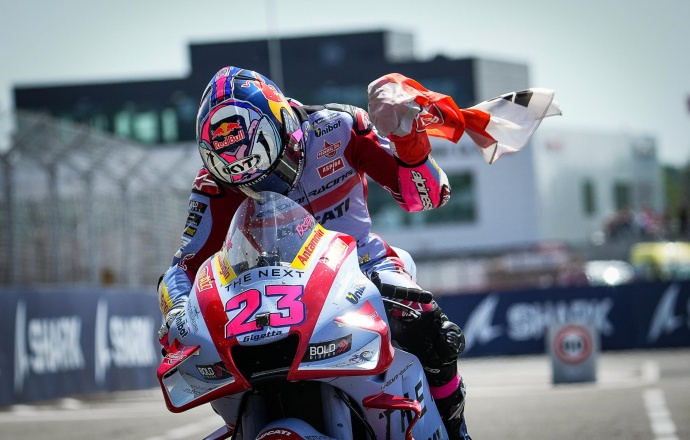 “THE BEAST” Bastianini ฟอร์มสด ซัดไล่แซงทีละคันจนนำเข้าเส้นชัยศึก MotoGP 2022 ที่เลอมังส์