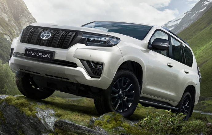 รถใหม่รุ่นพิเศษ Toyota Land Cruiser Matt Black Edition ในยุโรป