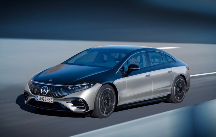 อยากให้รถไฟฟ้าของคุณแรงขึ้นไหม จ่ายมาปีละ 43,000 บาทสิ Mercedes-Benz กล่าวเอาไว้