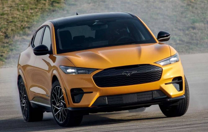 คาดการณ์รถไฟฟ้าใหม่หลากรุ่น ทั้ง Ford Mach-E Coupe, Corvette EV และ Tesla Roadster